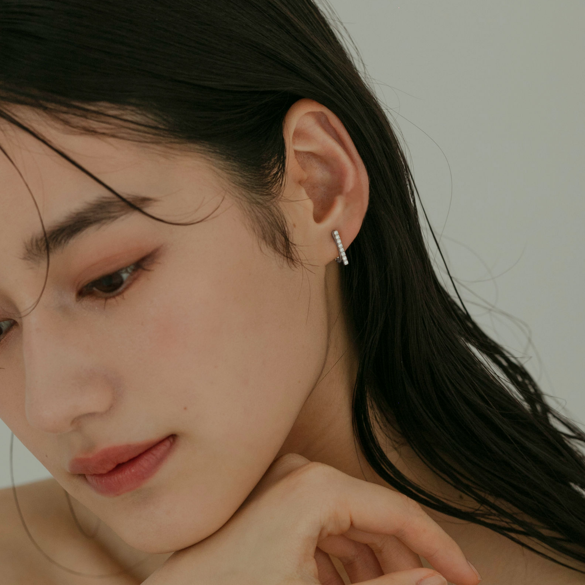 【honey】ジルコニアバーイヤリング silver