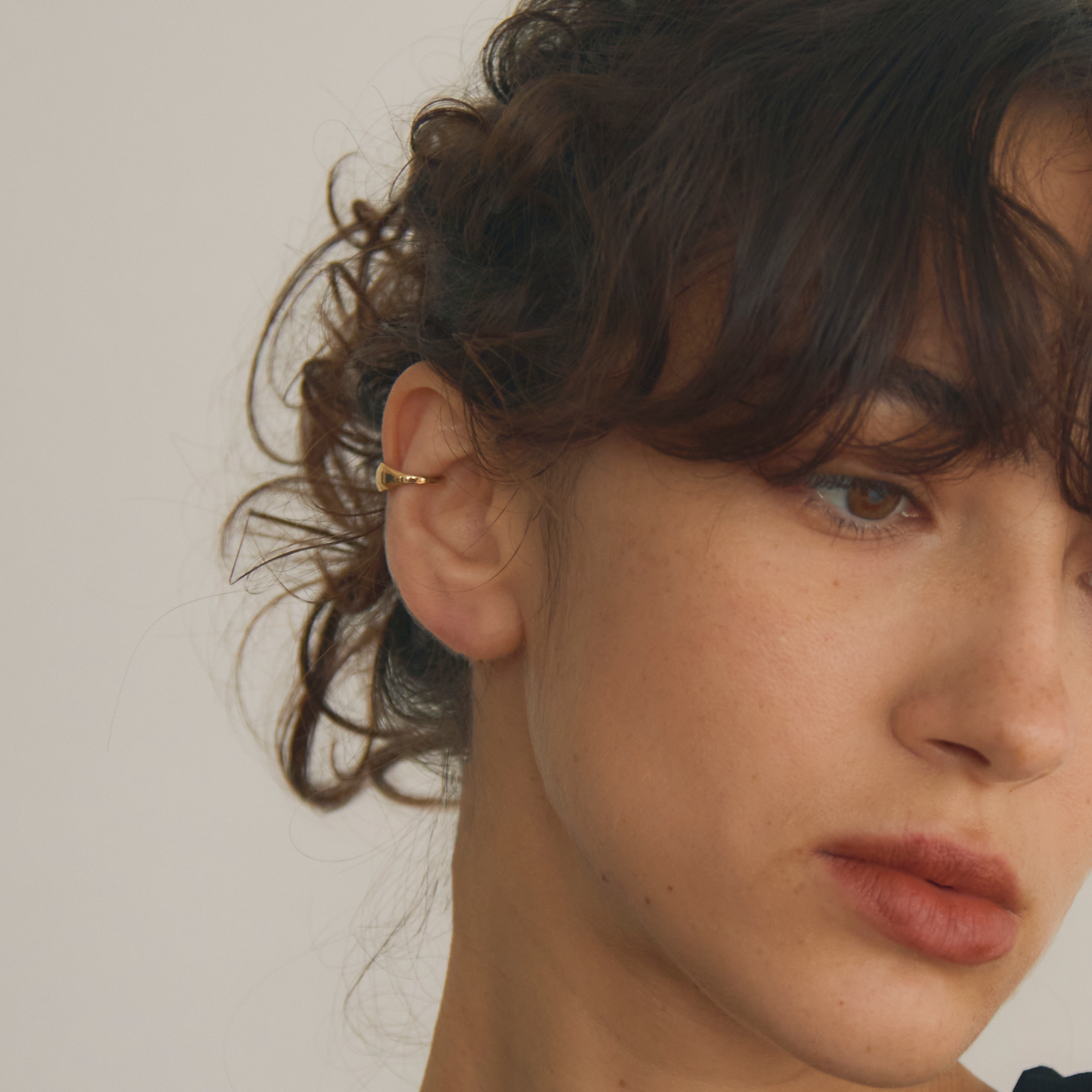 [herself] Urban Line Ear Cuff Gold