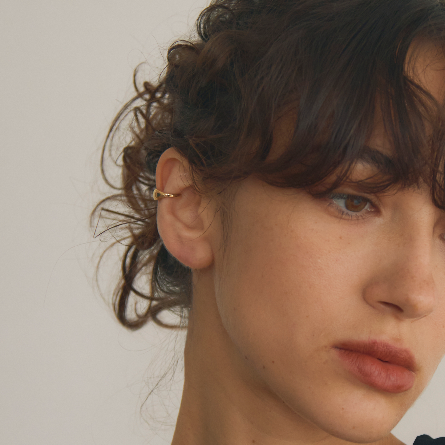 [herself] Urban Line Ear Cuff Gold