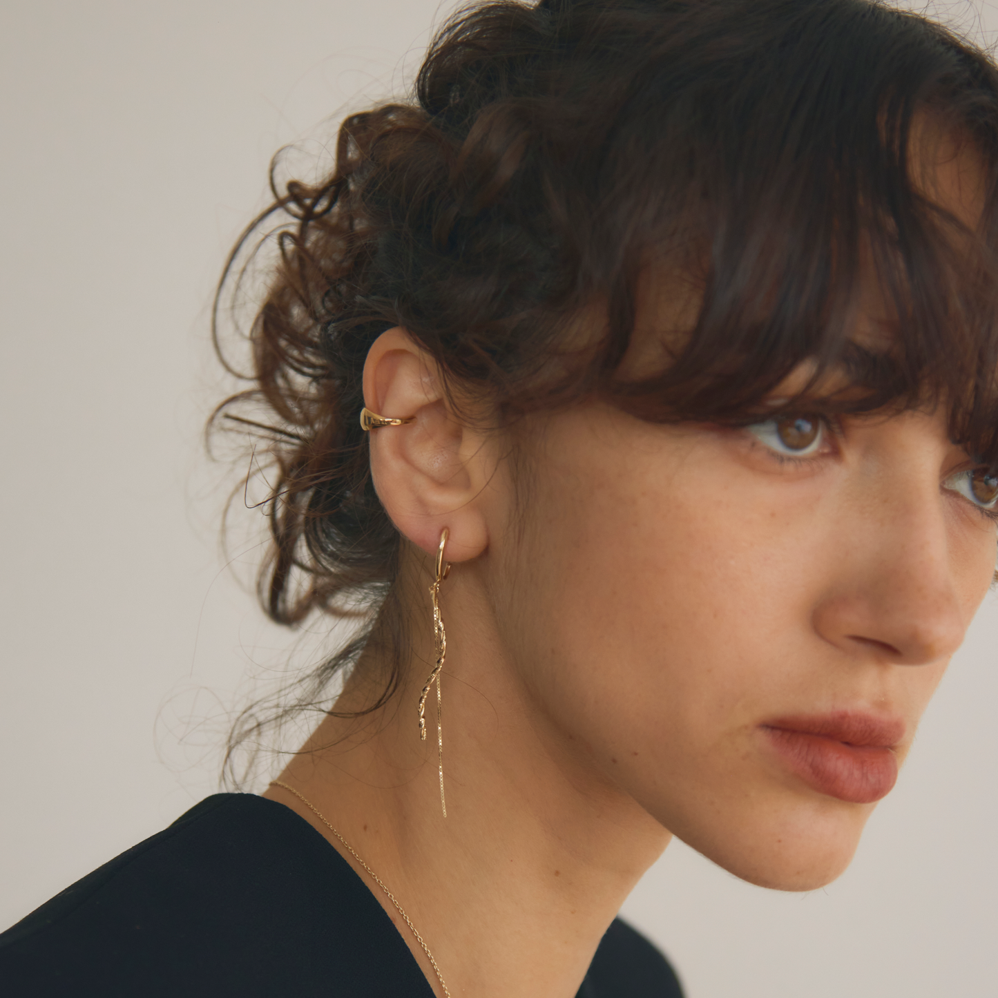 [herself] Urban Line Ear Cuff Gold