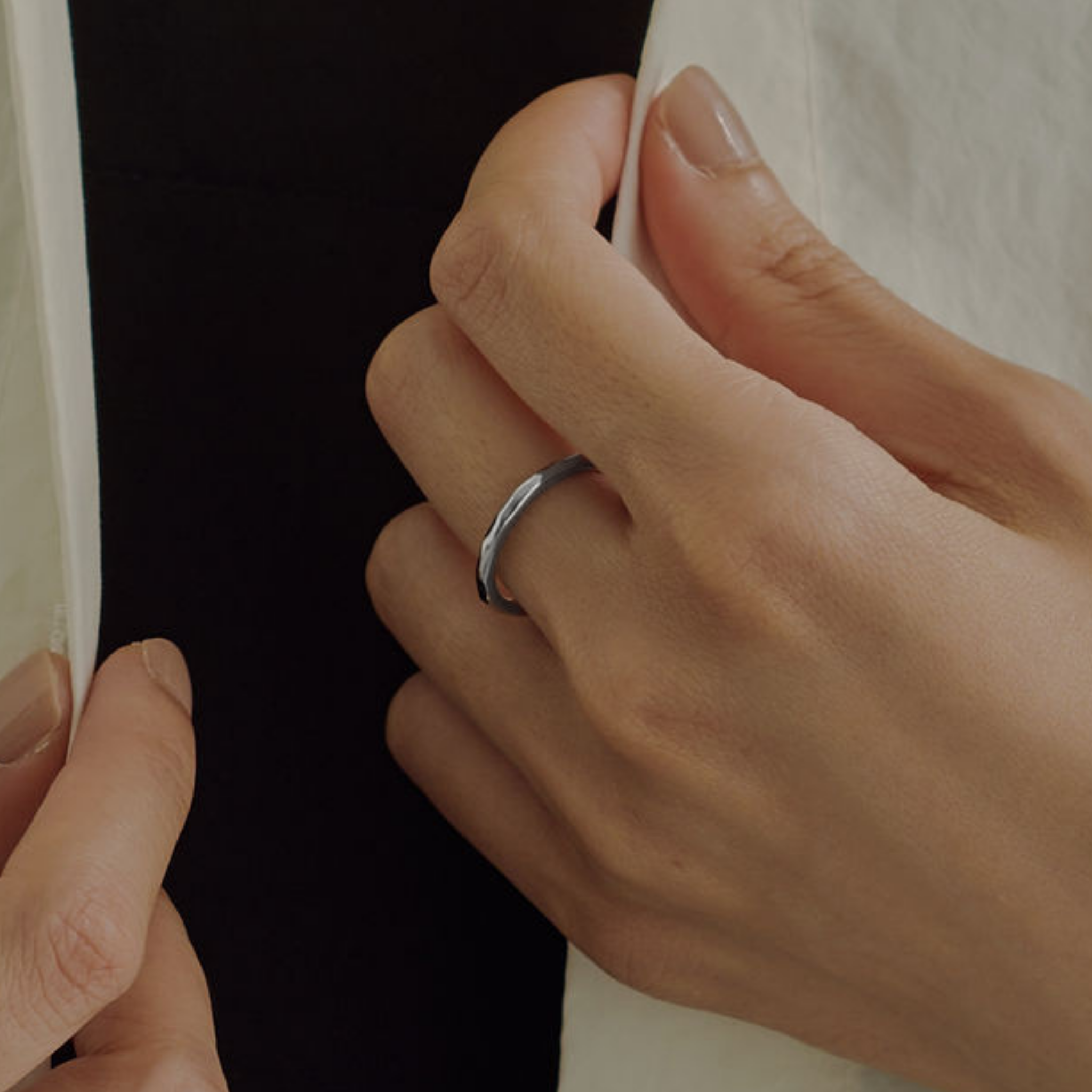 [dressing] Layered ring, hammered silver