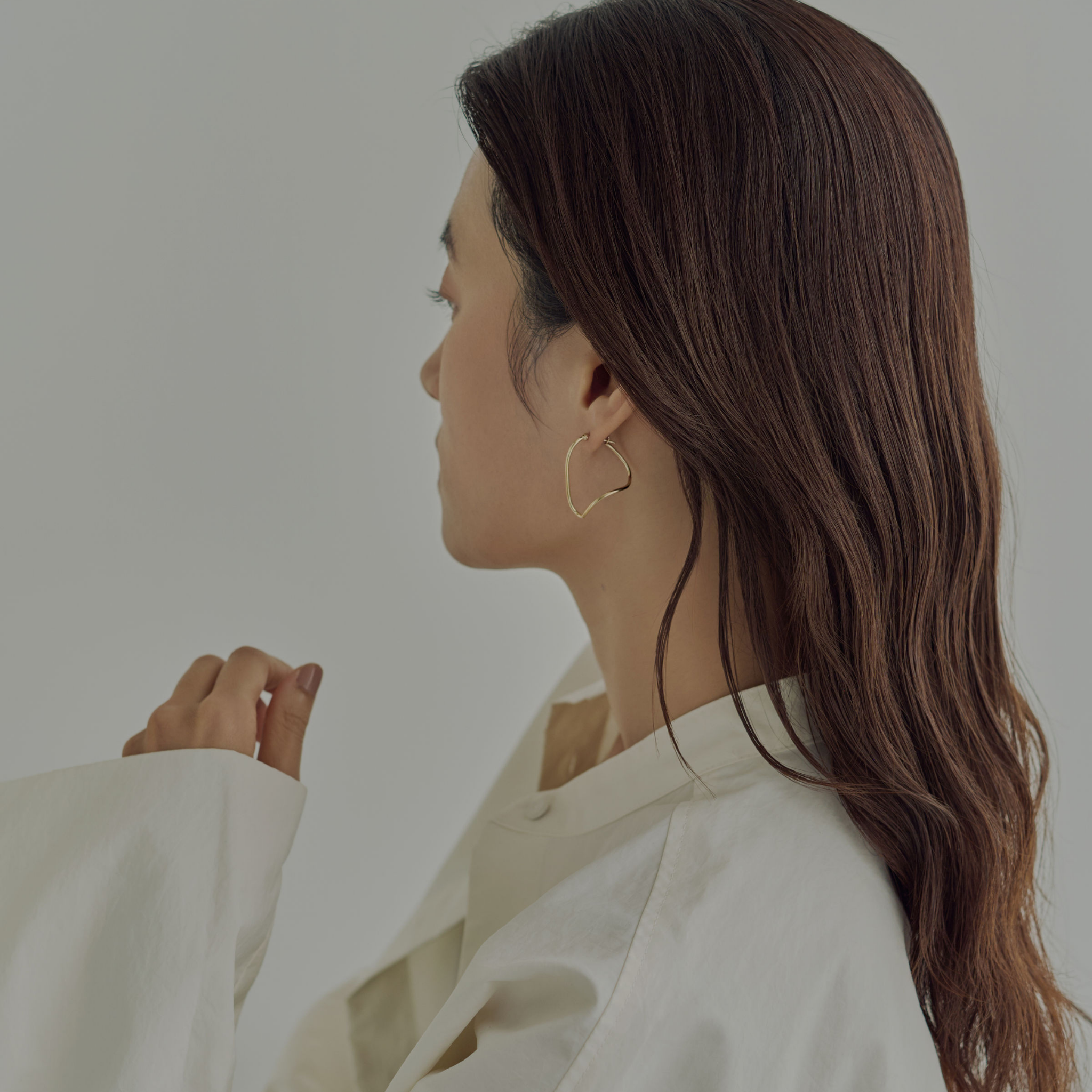 [hale] Random wave line earrings gold