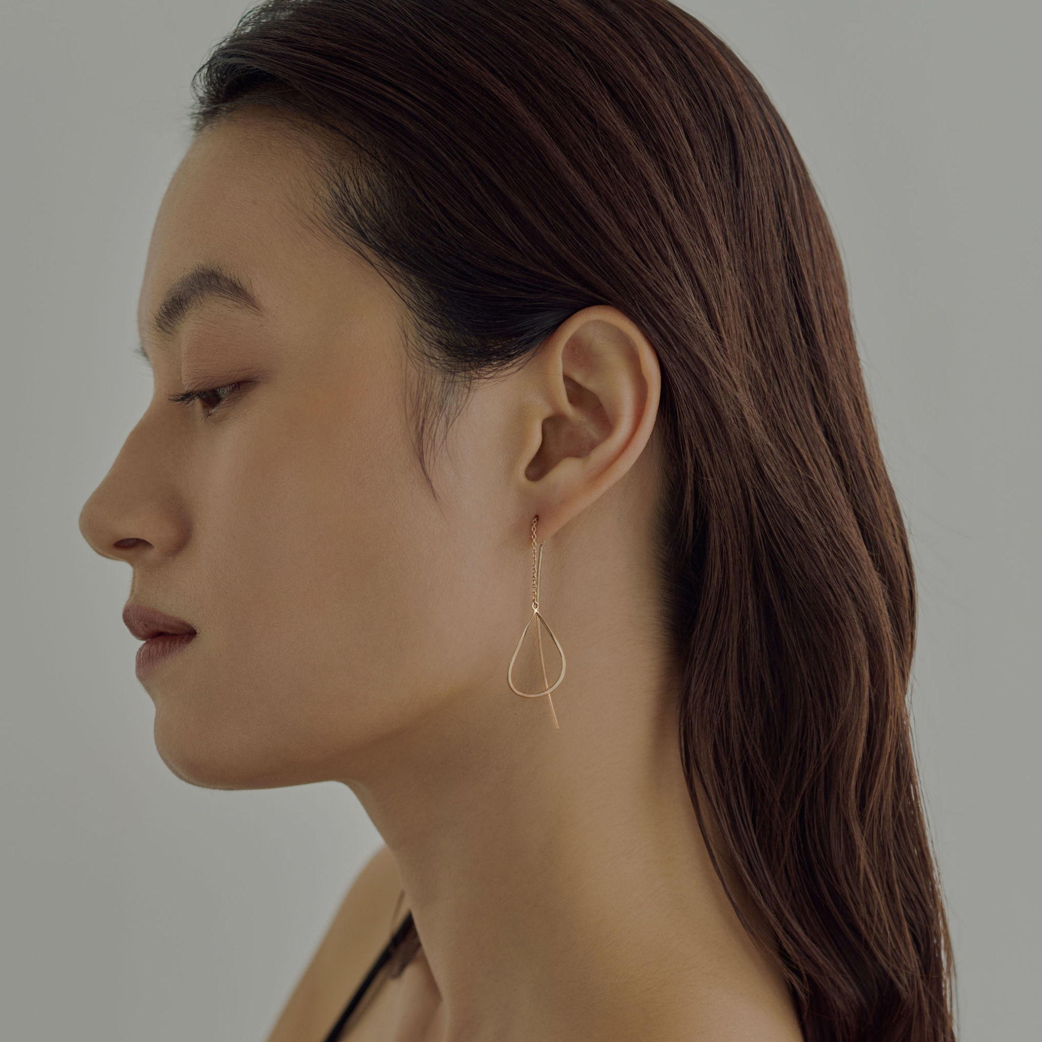 [hill] Drop line American earrings gold