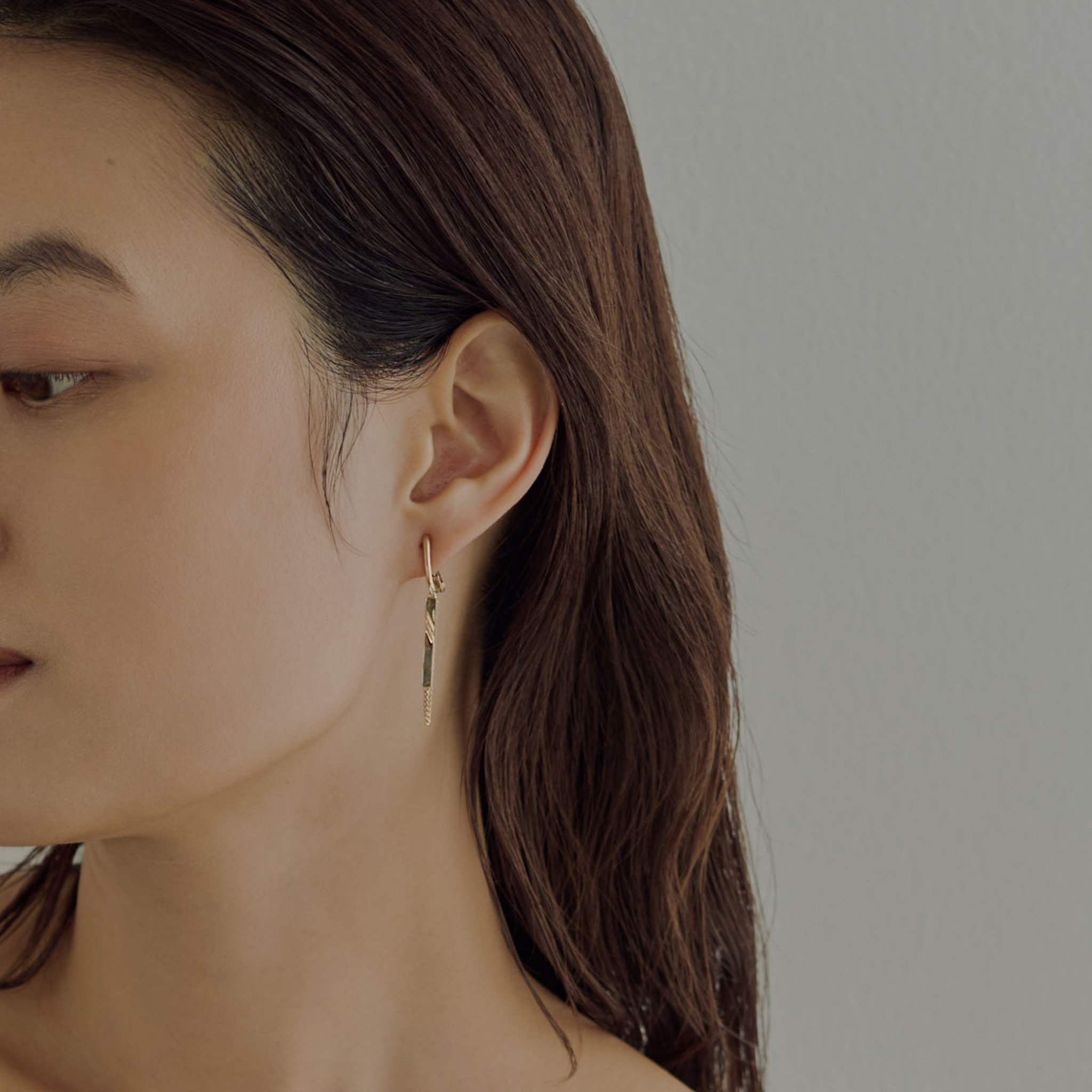 [breeze] Twisted bar and chain earrings gold