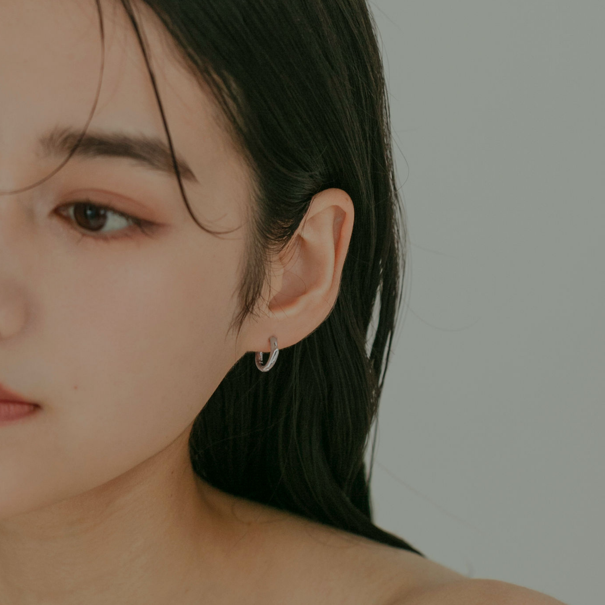 【hawfinch】クチバシMサイズフープピアス silver