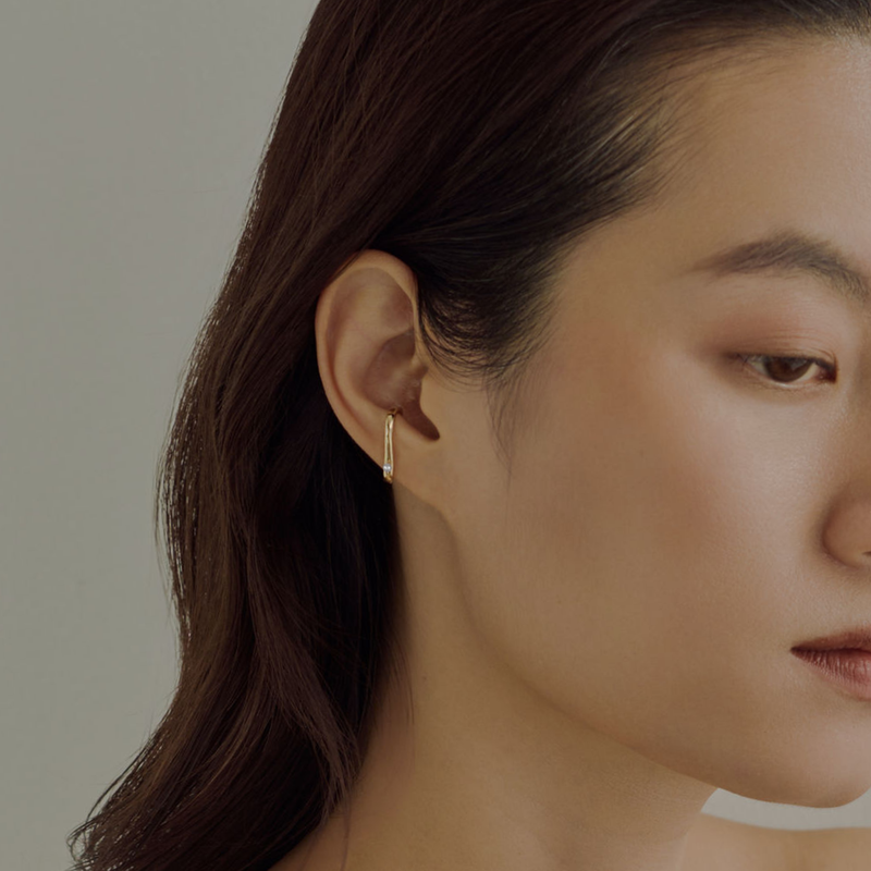 [heartful] Petite pearl ear cuff gold