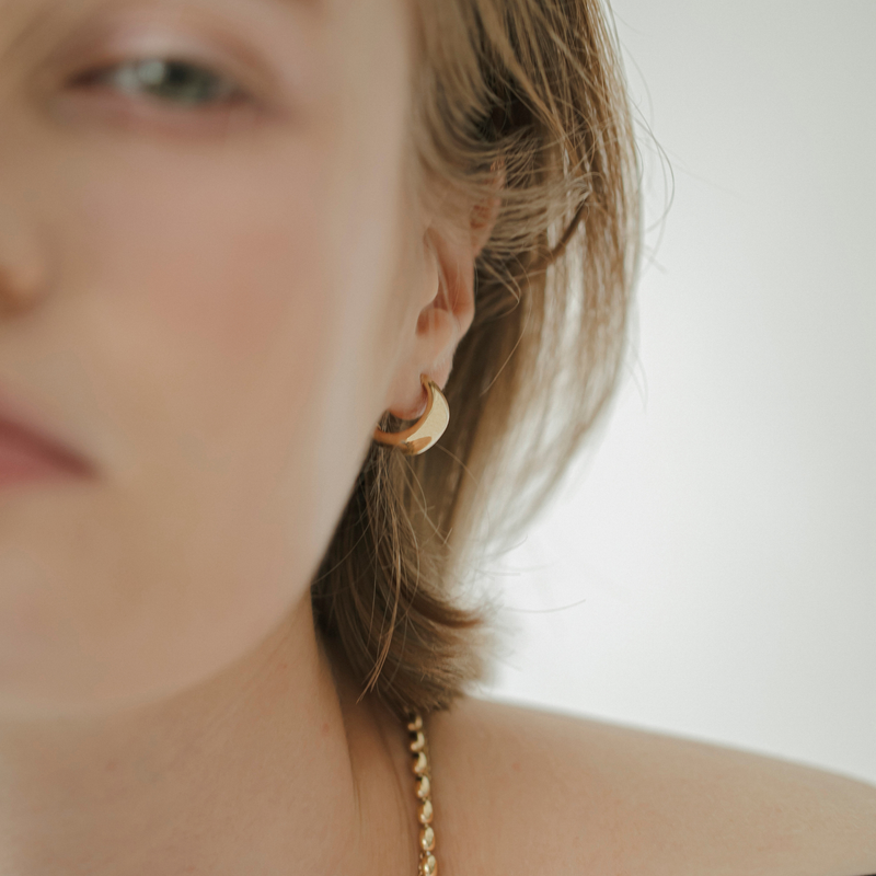 [home] Smooth curve earrings gold