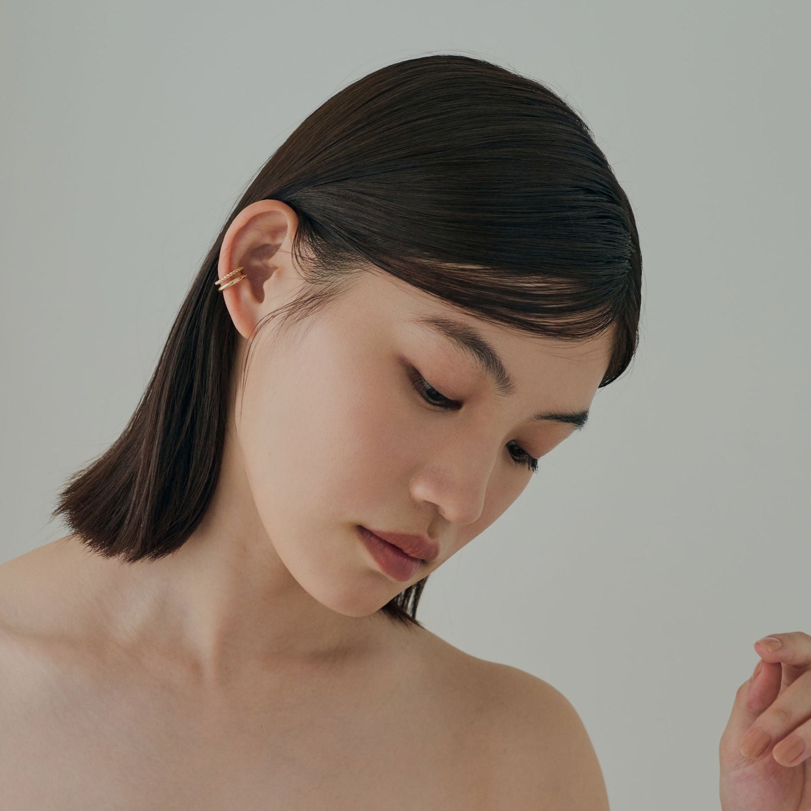 [hybrid] Twist & Smooth Line Ear Cuff Gold