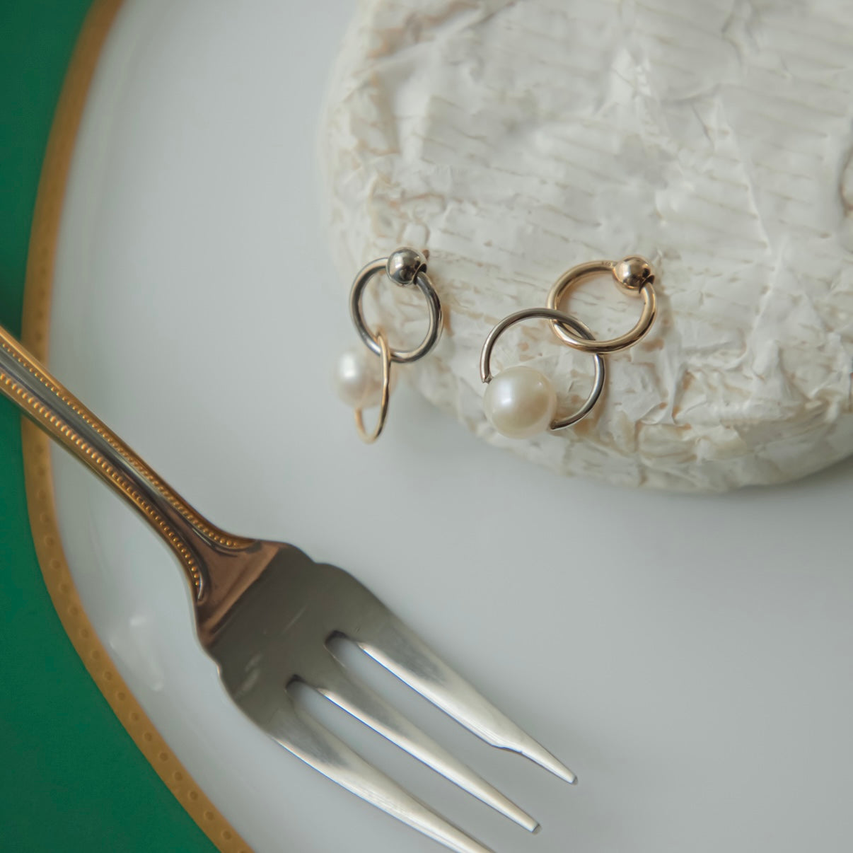 【mood】パールバイカラーピアス gold