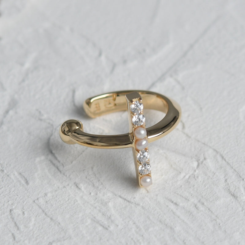 [halley] zirconia &amp; pearl bar ear cuff gold